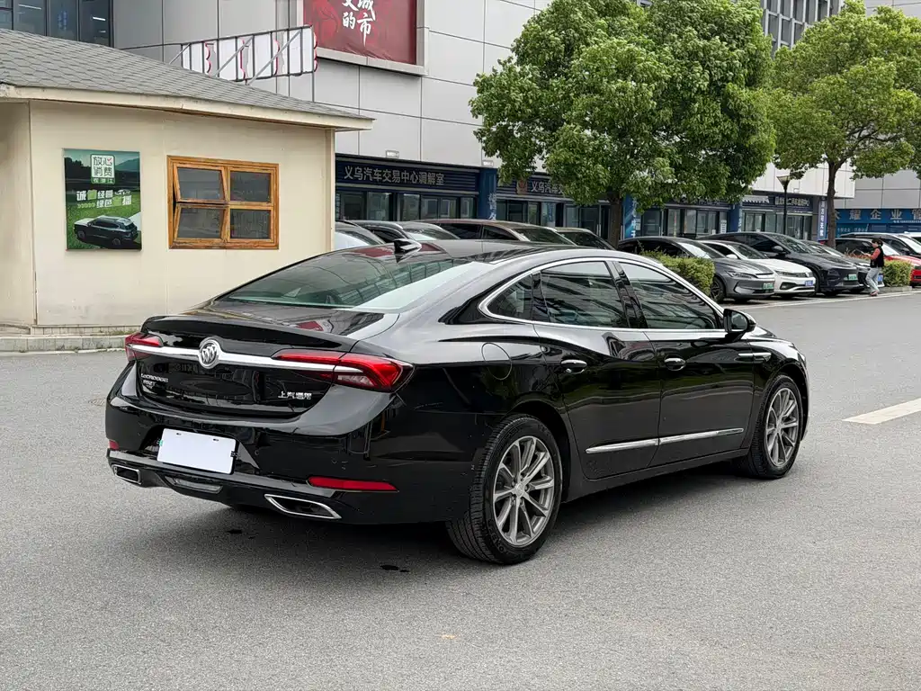 LaCrosse 652 T Luxury