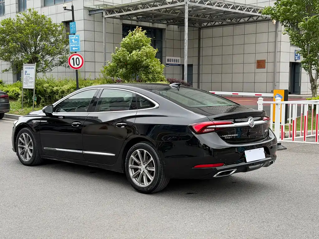 LaCrosse 652 T Luxury