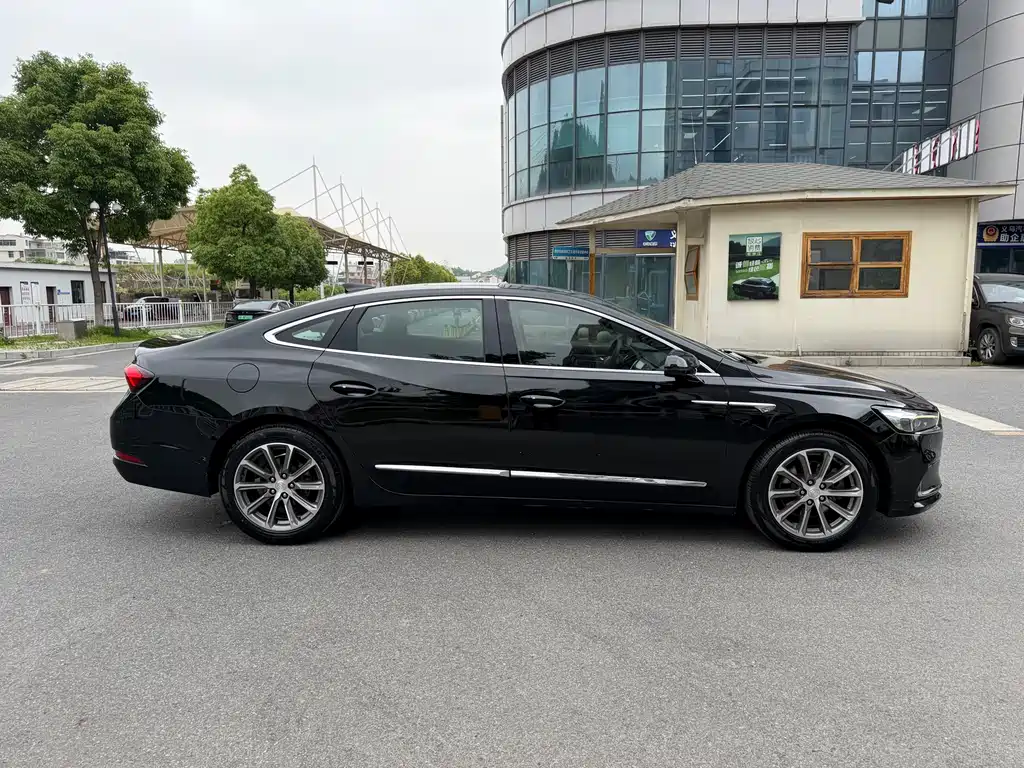 LaCrosse 652 T Luxury