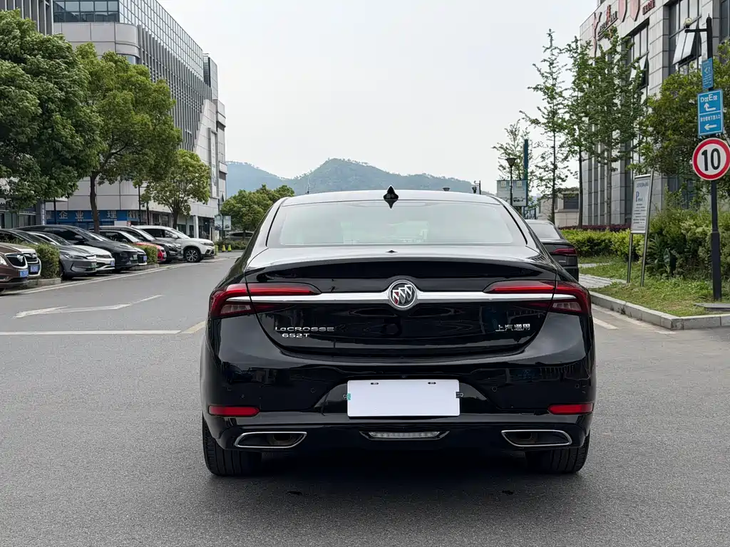 LaCrosse 652 T Luxury
