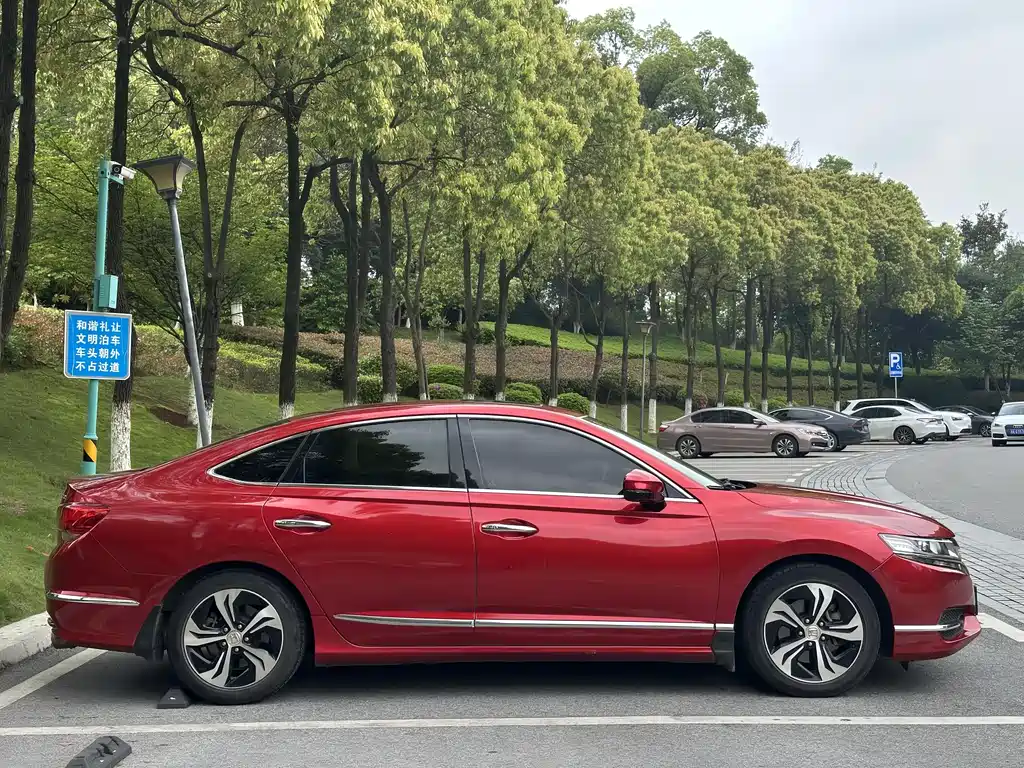 Spirior 2.4 L Distinguished