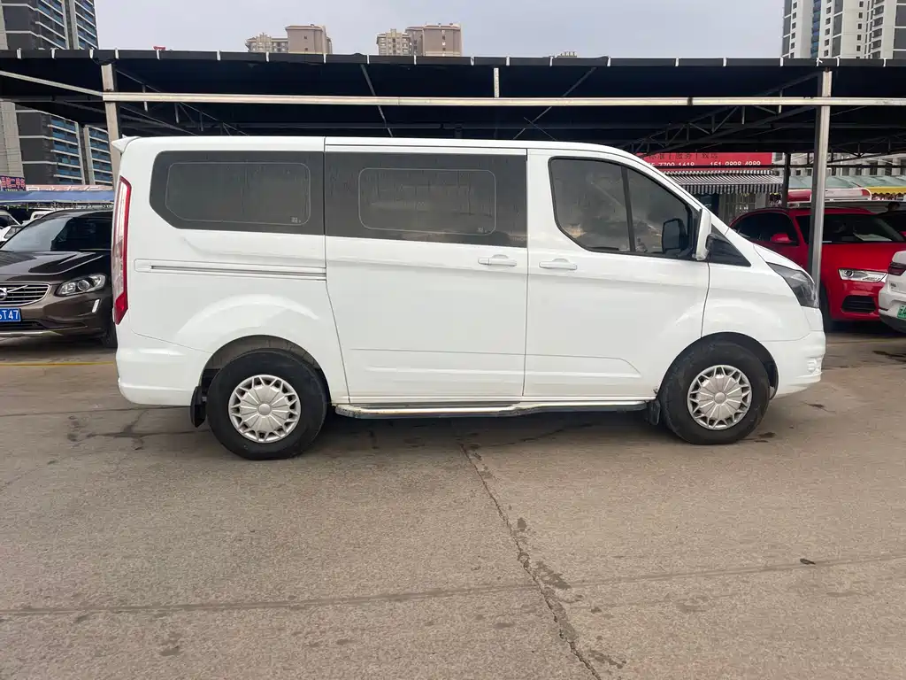 Transit 全顺 2019款 2.0 T柴油商旅型短轴低顶8座国VI