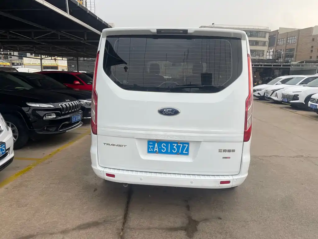 Transit 全顺 2019款 2.0 T柴油商旅型短轴低顶8座国VI