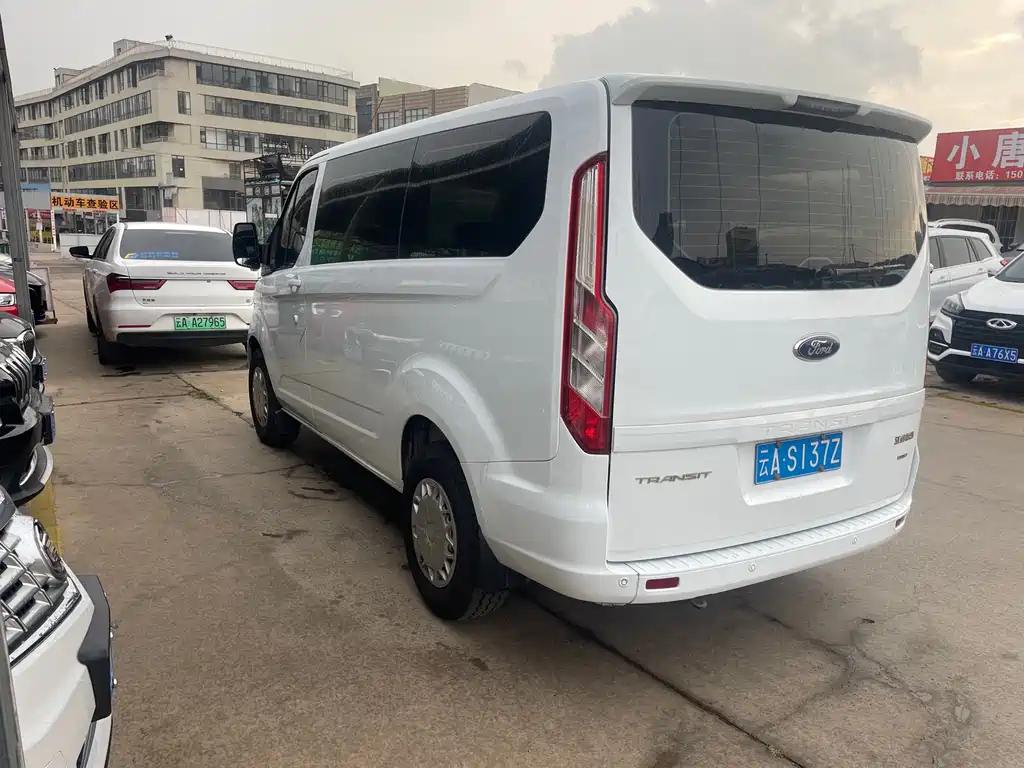 Transit 全顺 2019款 2.0 T柴油商旅型短轴低顶8座国VI