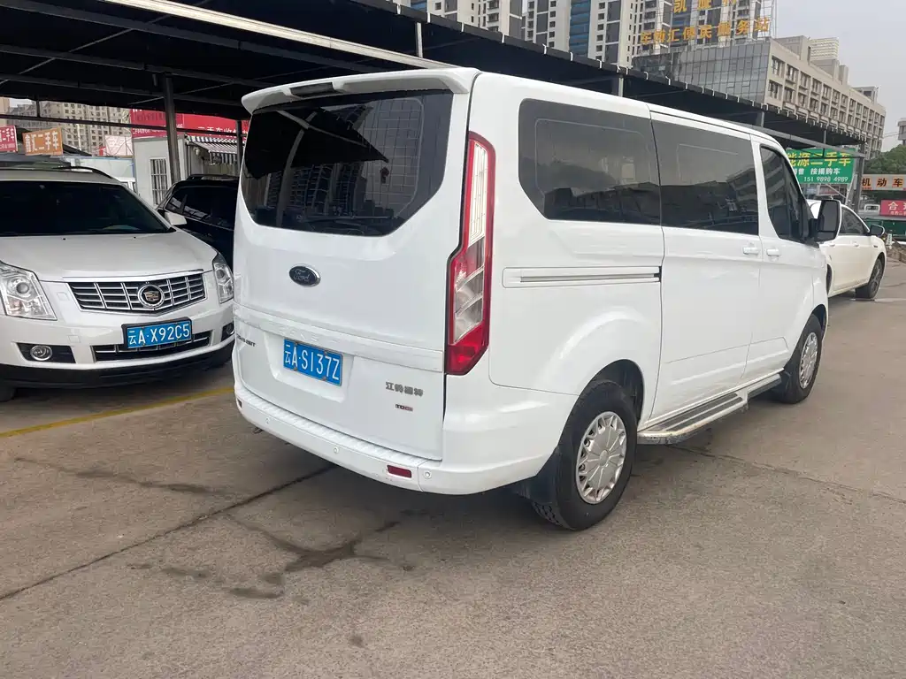 Transit 全顺 2019款 2.0 T柴油商旅型短轴低顶8座国VI
