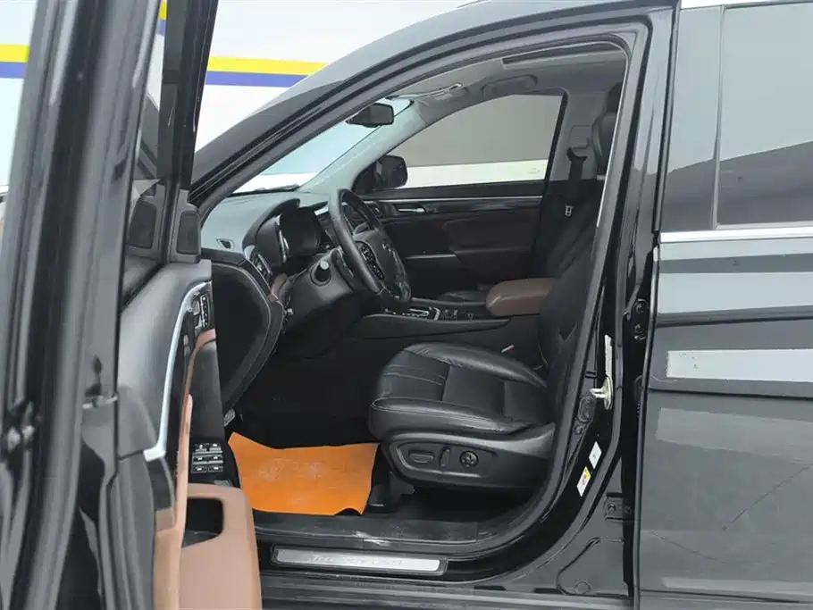 GAC Trumpchi GS8 320 T 2 WD Luxury Connected (7-seat)