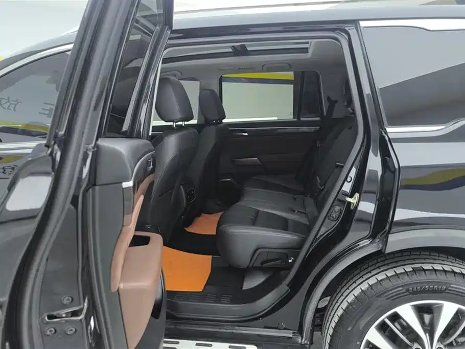 GAC Trumpchi GS8 320 T 2 WD Luxury Connected (7-seat)