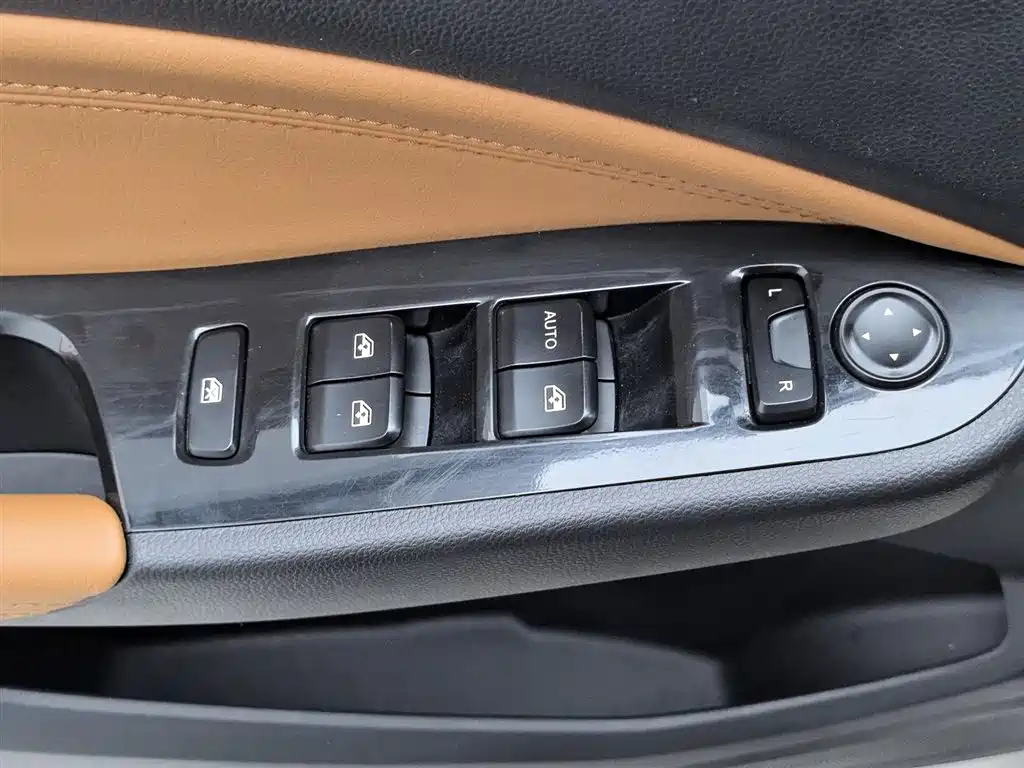 Wuling Hongguang S3 1.5 L Manual Luxury CN-V