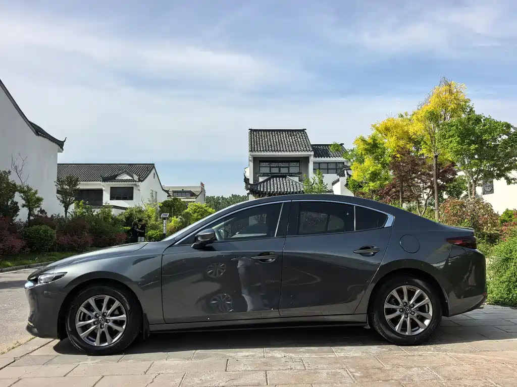 Mazda 3 Axela 1.5 L Auto