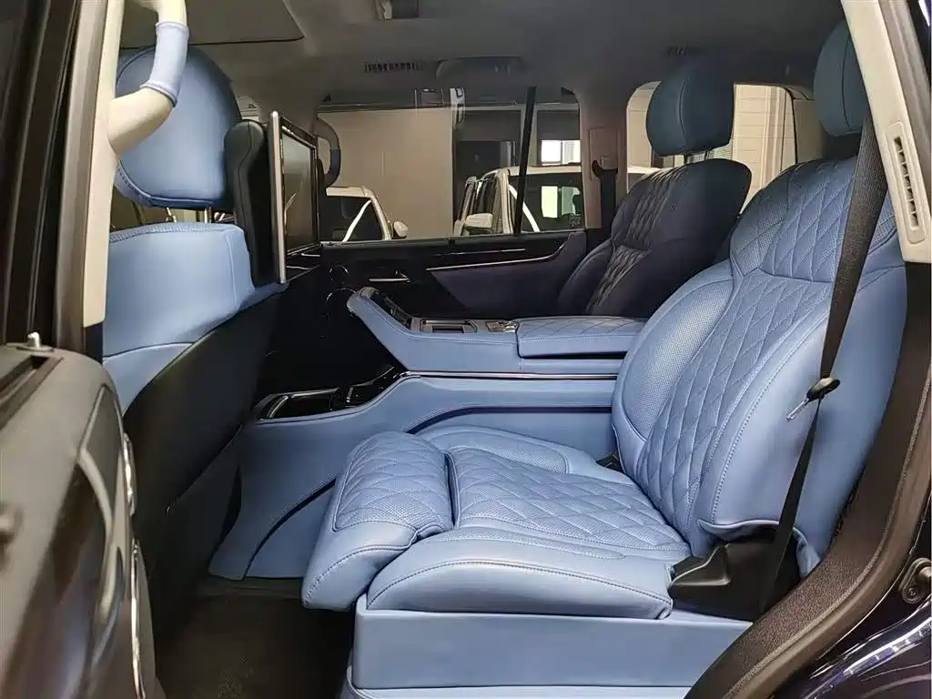 Lexus LX 570 Peak Special Edition