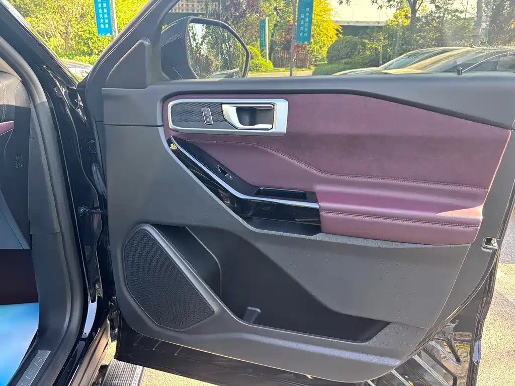 Explorer EcoBoost 285 4 WD Titanium 7-seat