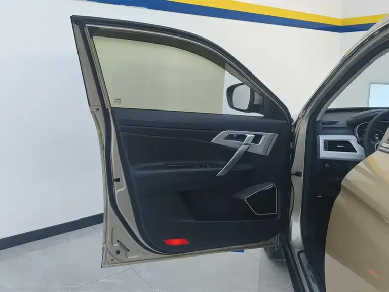 Geely Boyue 1.8 TD Auto 2 WD Connected 4 G Connected