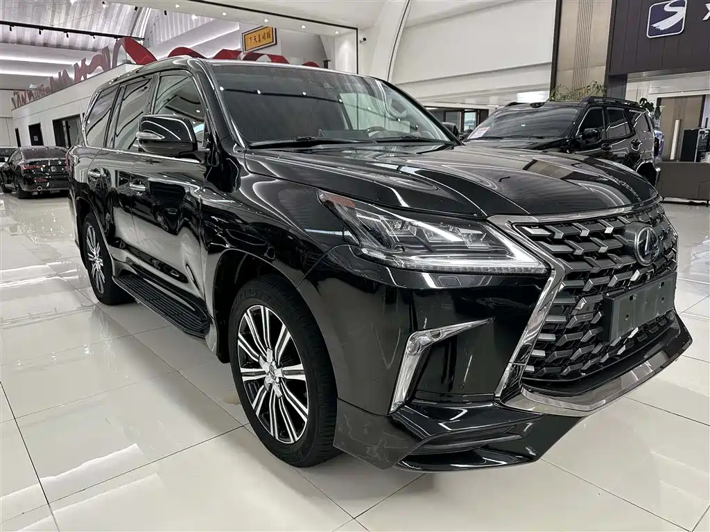 Lexus LX 570 Distinguished Luxury