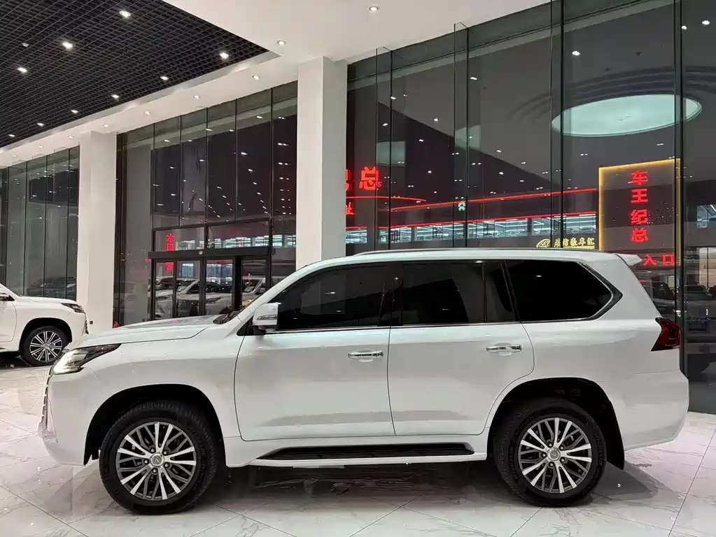 Lexus LX 570 Dynamic Luxury