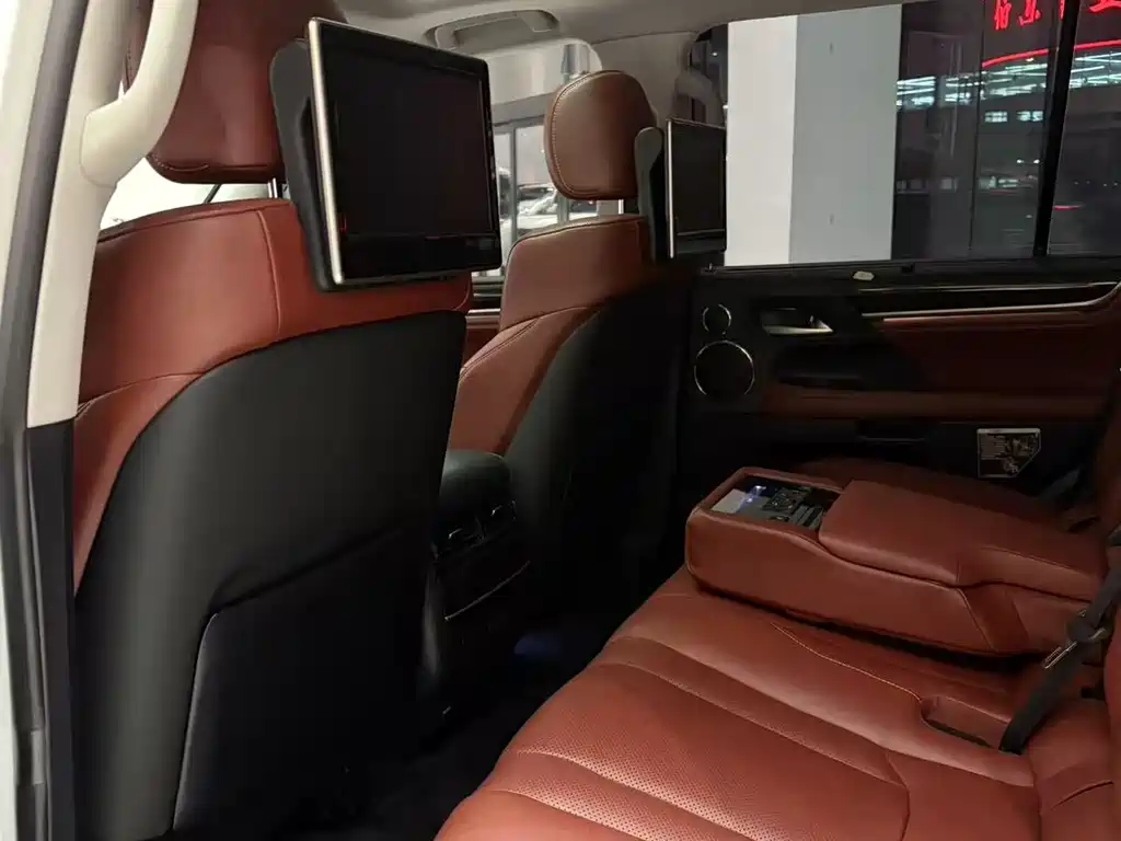 Lexus LX 570 Dynamic Luxury