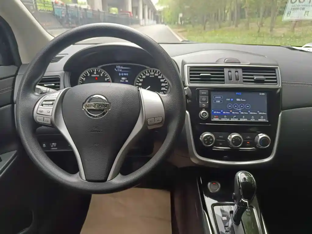 Tiida 1.6 L CVT Smart Travel