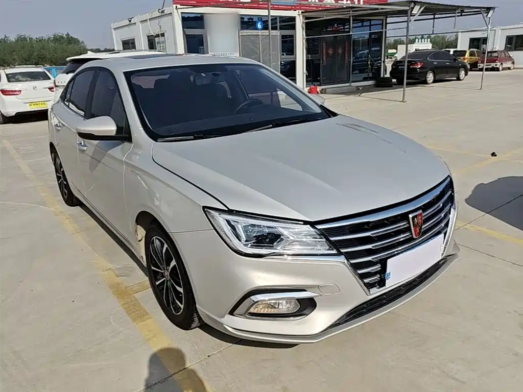 Roewe i5 1.5 L Manual 4 G Connected Leading Luxury Flagship