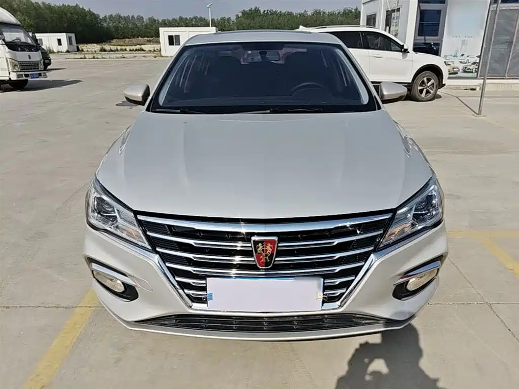 Roewe i5 1.5 L Manual 4 G Connected Leading Luxury Flagship