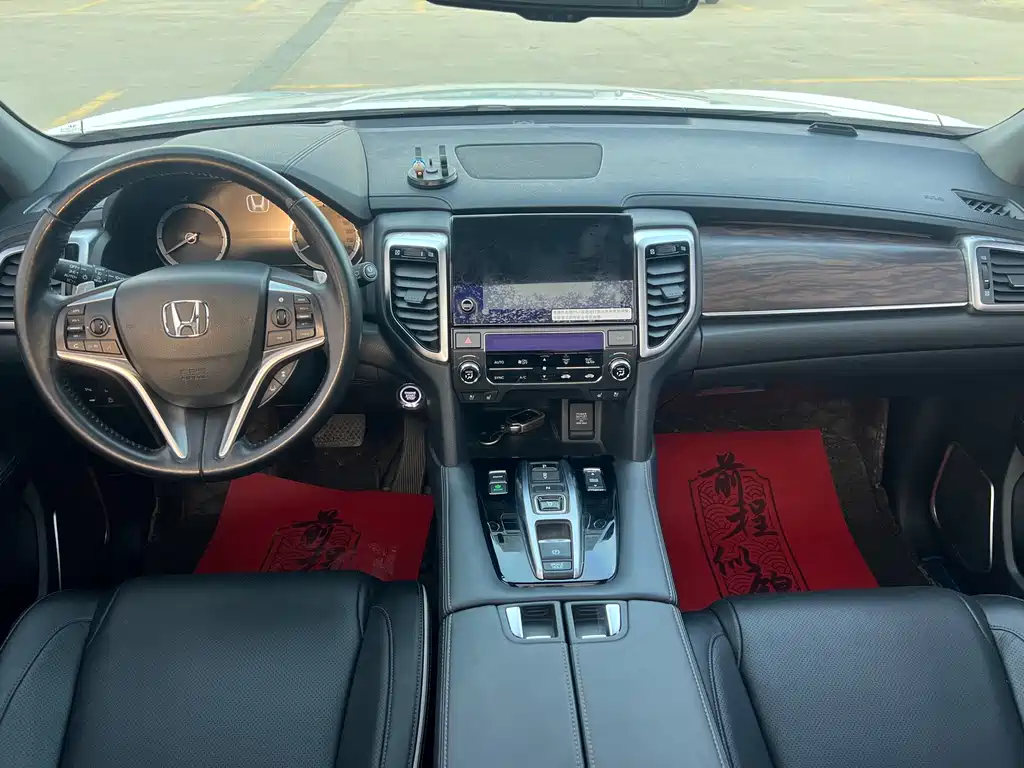 Honda UR-V 370 TURBO 4 WD Honor Shine CN-V