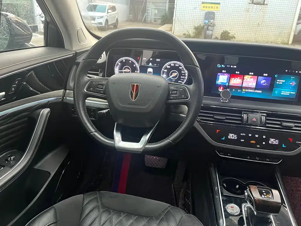Hongqi HS5 2.0 T Connected Flagship Enjoyment