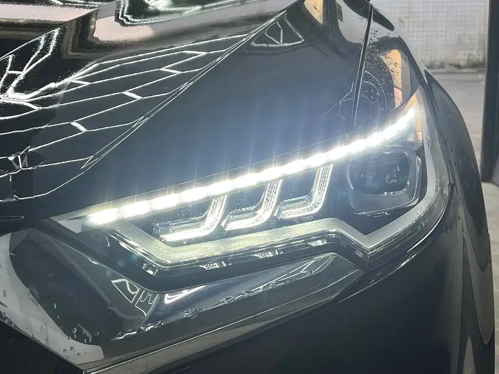 Hongqi HS5 2.0 T Connected Flagship Enjoyment