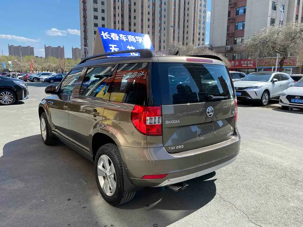 Yeti TSI280 DSG Forward
