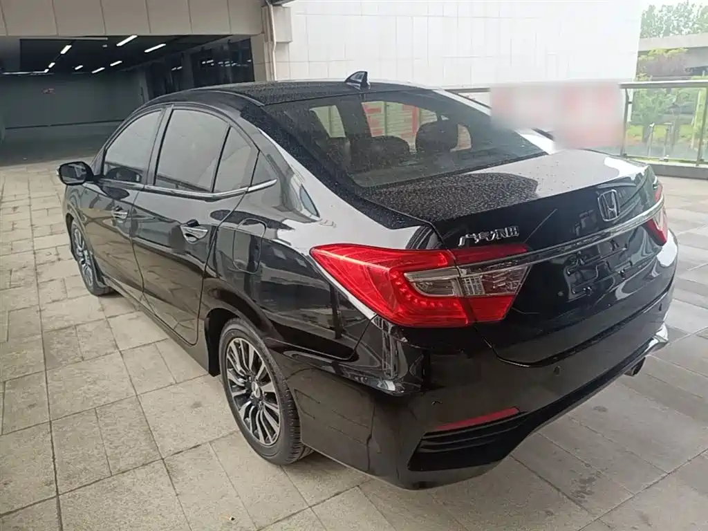 Crider 1.8 L Auto Luxury