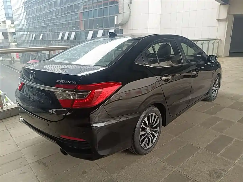 Crider 1.8 L Auto Luxury