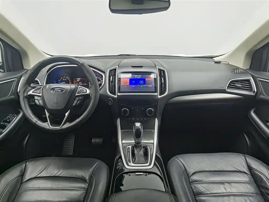 Edge EcoBoost 245 2 WD Platinum Sharp 5-seat