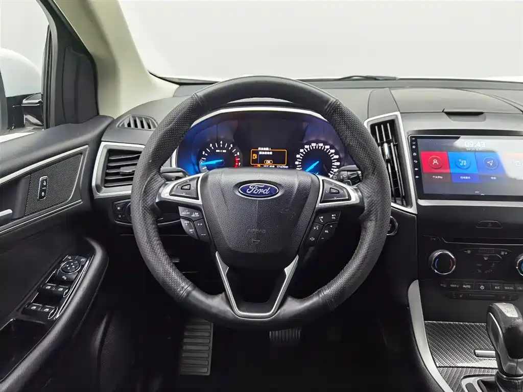 Edge EcoBoost 245 2 WD Platinum Sharp 5-seat
