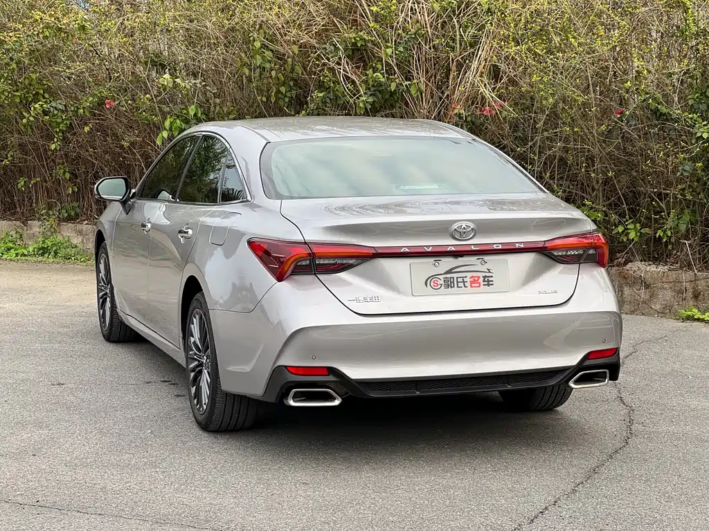Avalon 2.5 L Touring Distinguished CN-V