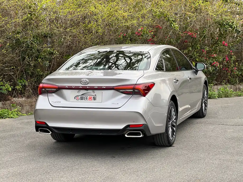Avalon 2.5 L Touring Distinguished CN-V