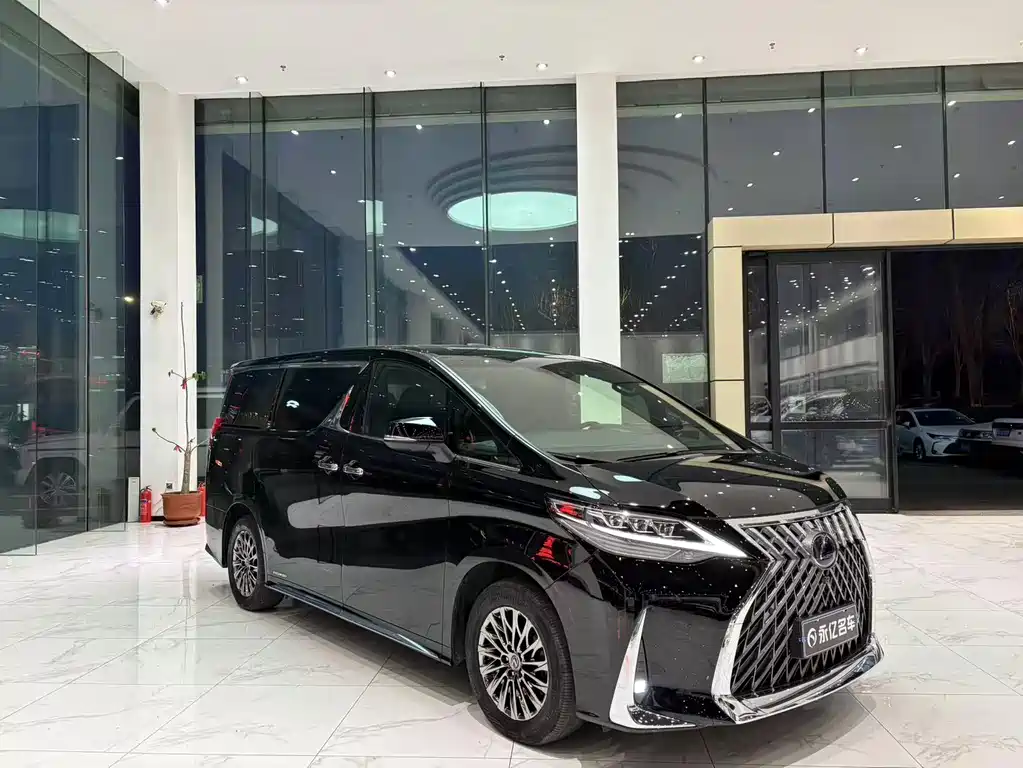 Lexus LM 300 h 4-seat Royal World