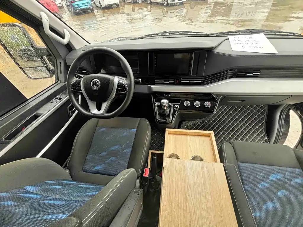 Yufeng 御风 2023款 V9+ 2.0 T 手动前驱多功能短轴低顶5/6座