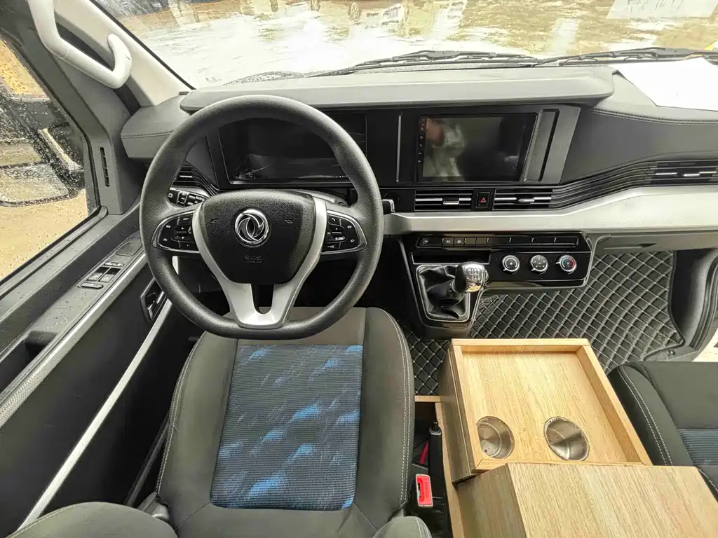 Yufeng 御风 2023款 V9+ 2.0 T 手动前驱多功能短轴低顶5/6座