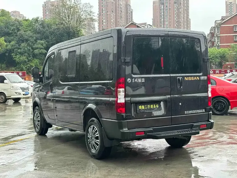 Dongfeng Yufeng 御风 2023款 V9+ 2.0 T 手动前驱多功能短轴低顶5/6座