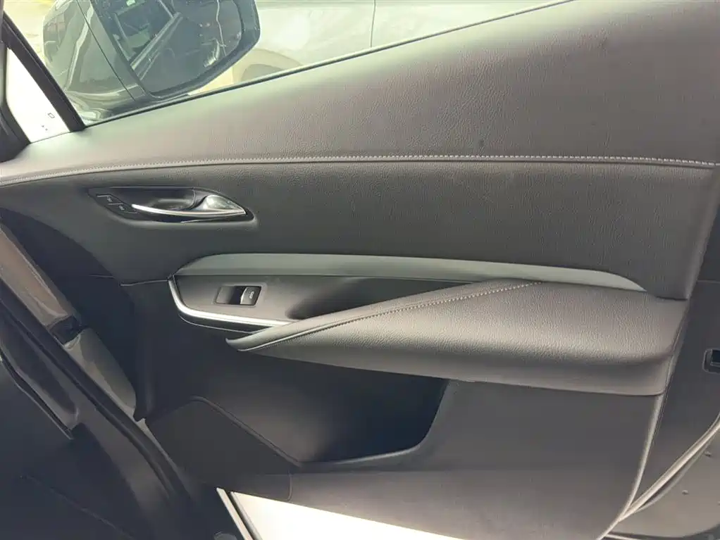 Cadillac XT4 28 T 2 WD Leading
