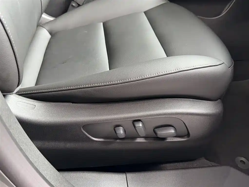 Cadillac XT4 28 T 2 WD Leading