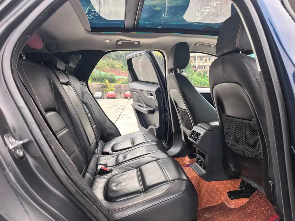 Jaguar F-PACE 2.0 T 4 WD Urban Premium