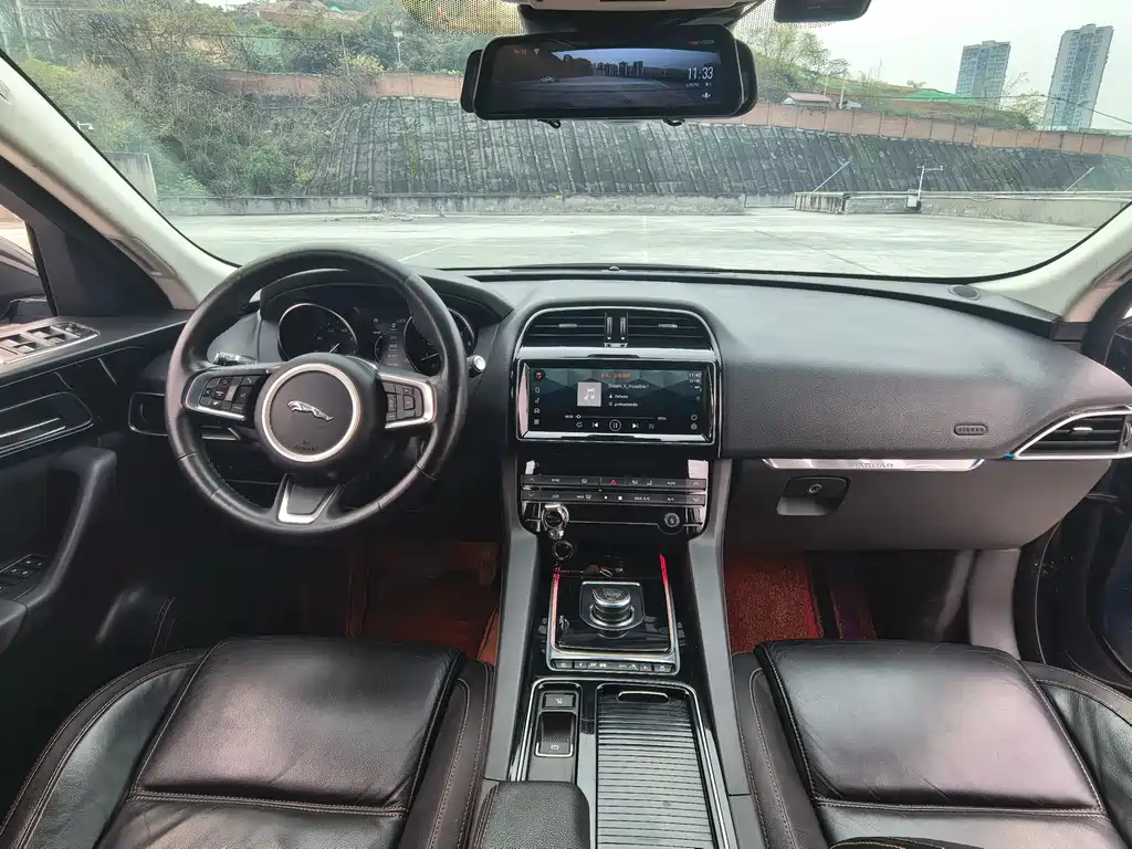 Jaguar F-PACE 2.0 T 4 WD Urban Premium