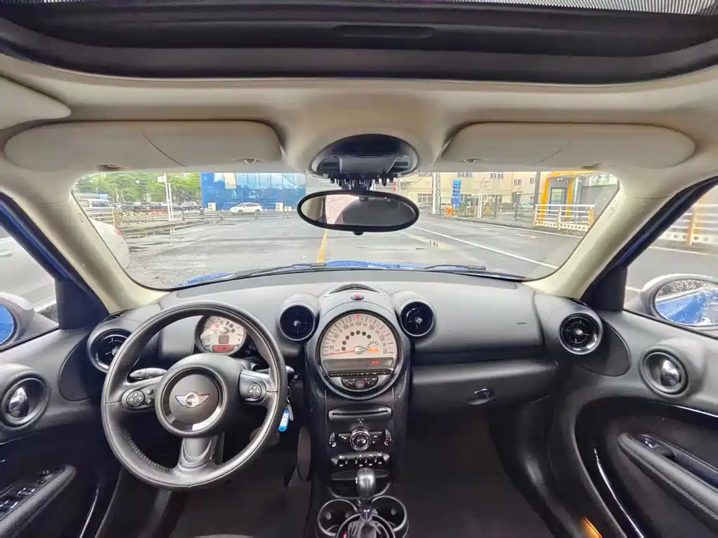 MINI COUNTRYMAN 1.6 L COOPER Fun
