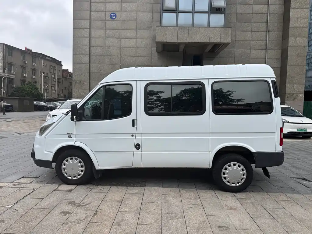 Transit Custom 2.8 T Commercial SWB Mid Roof 6 7 8-seatJX493