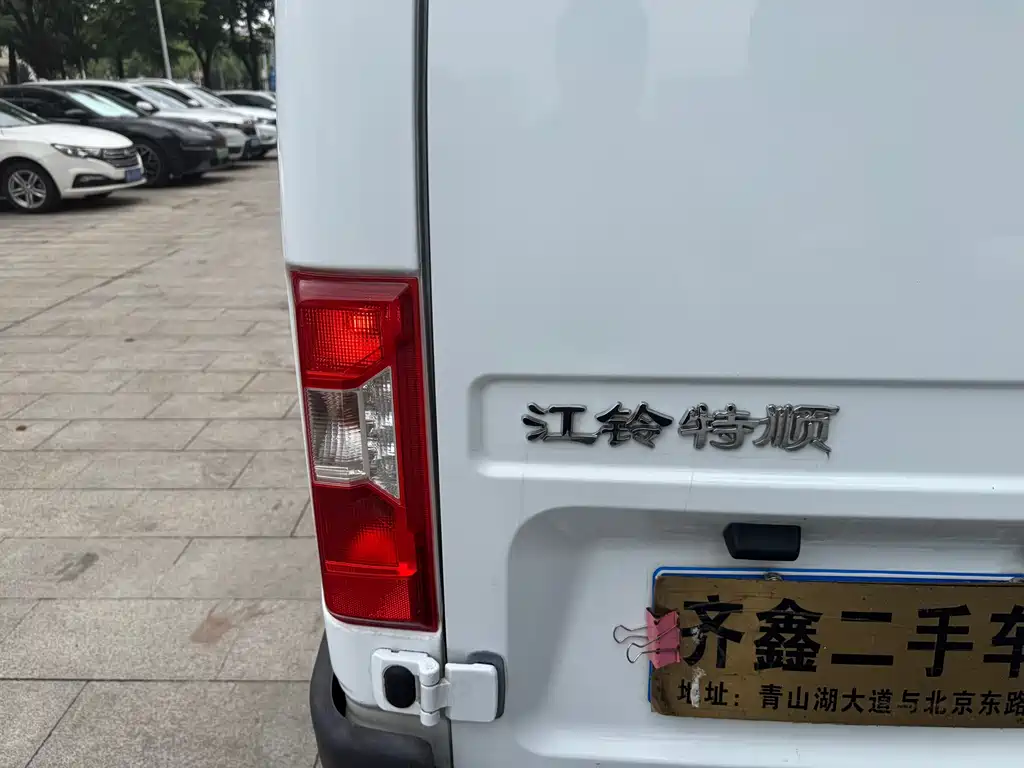 Transit Custom 2.8 T Commercial SWB Mid Roof 6 7 8-seatJX493