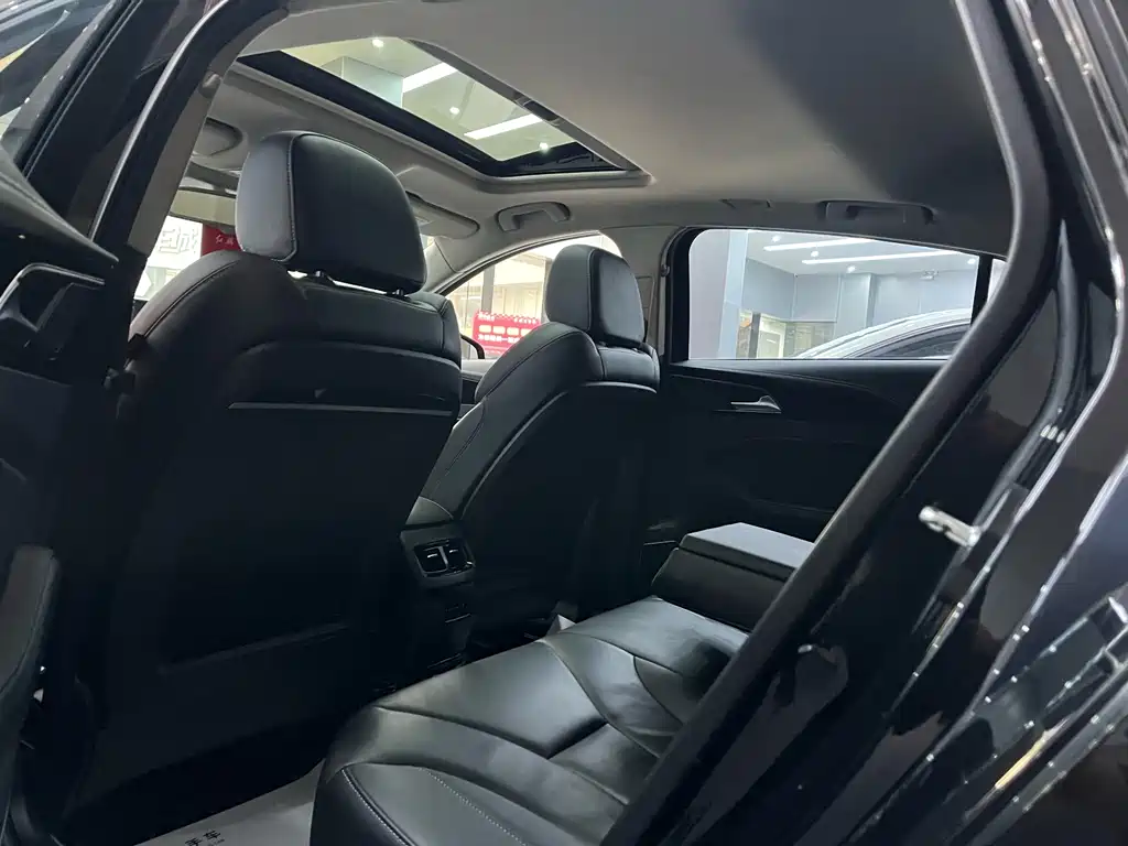 Hongqi H5 30 TD Agile