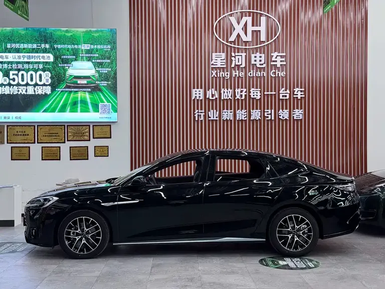 BYD Seal DM-i 1.5 T 121 km Honored