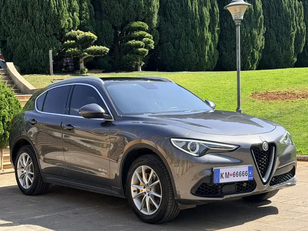 Stelvio 2.0 T 280 HP Luxury