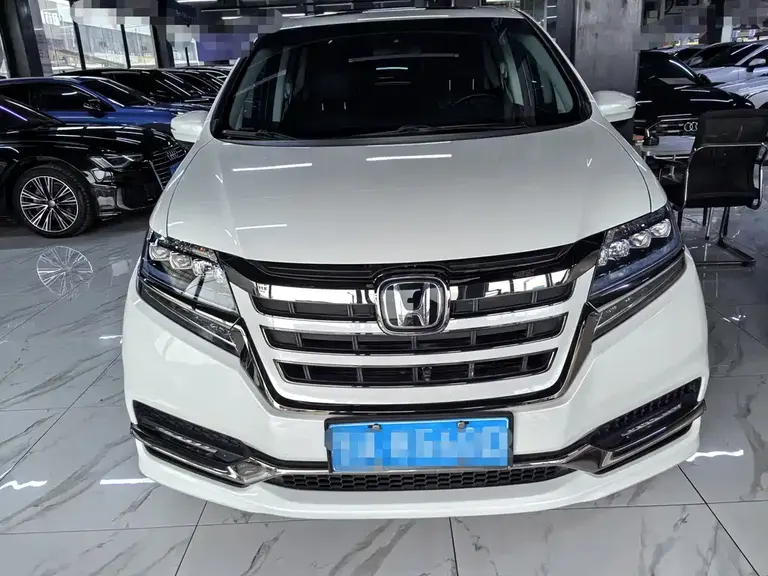 Honda Elysion 2.0 L Hybrid Supreme