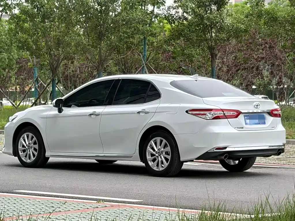 Camry 2.0 G Luxury