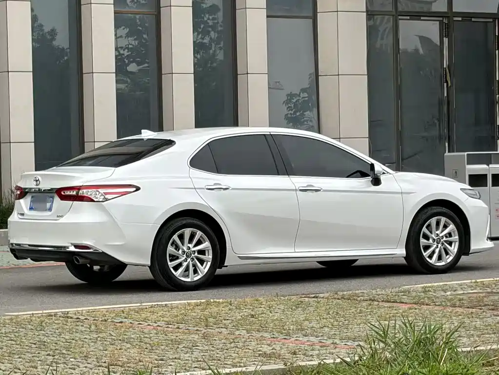 Camry 2.0 G Luxury