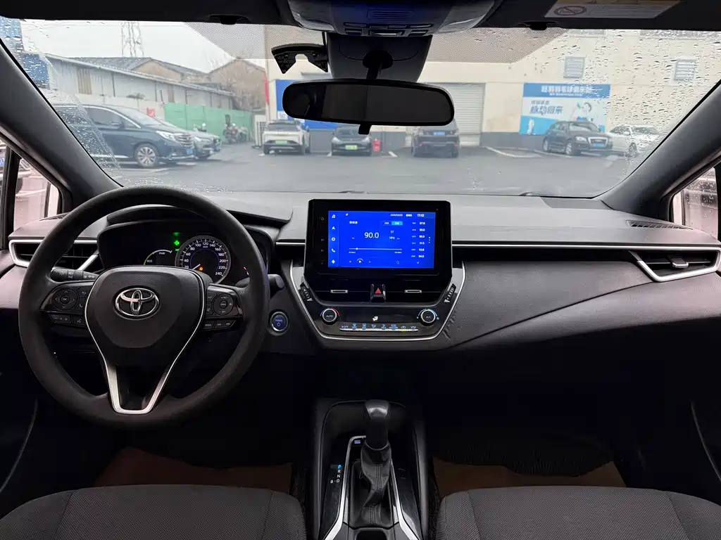 Levin Dual Engine 1.8 H E-CVT Luxury